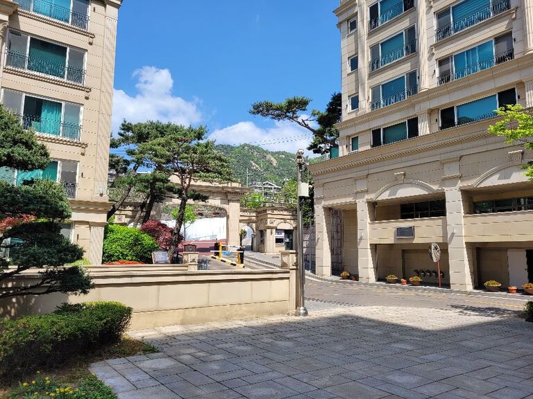 매물번호400  매30억원  면적239.484㎡